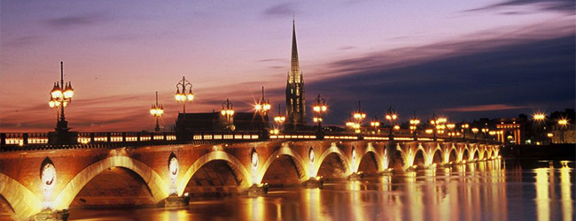 LISA-Sprachreisen-Franzoesisch-Bordeaux-Fluss-Bruecke-pont-de-piere