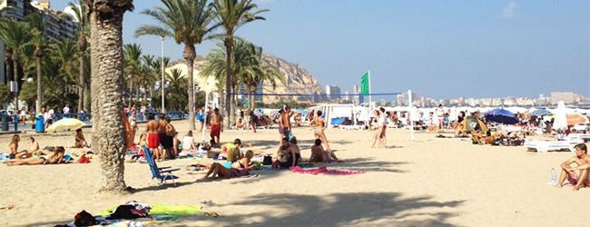 LISA-Sprachreisen-Spanisch-Alicante-Meer-Strand-Beachvolleyball-Sonnen-Schwimmen