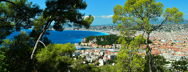 LISA-sprachreisen-franzoesisch-Nizza-boote-wasser-hafen-ufer-stadt-sightseeing