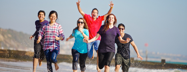 LISA-sprachreisen-schueler-englisch-England-Bournemouth-park-meer-strand-spass-swimmen-rennen